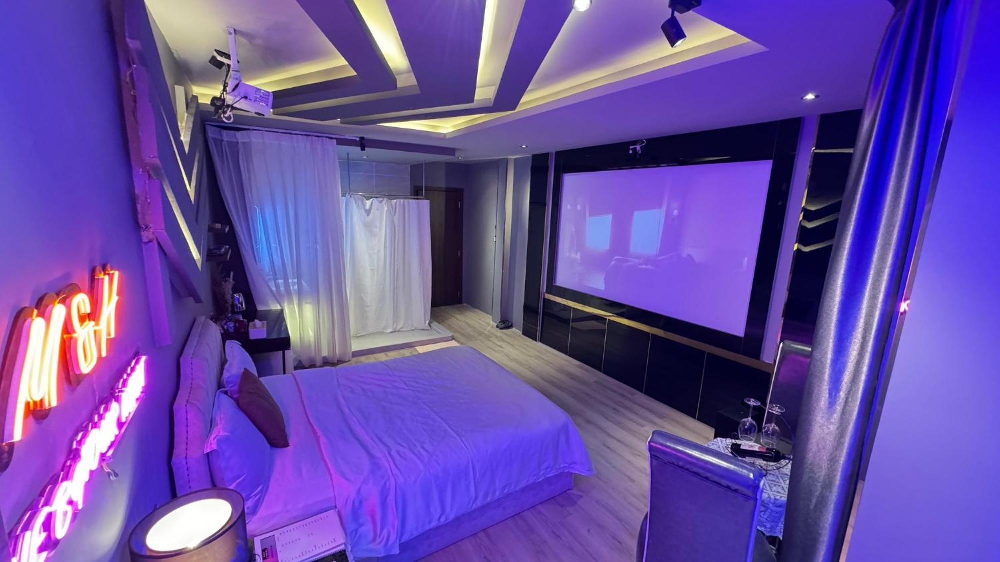 M&H Cinema Hotel Ho Chi Minh City Exterior photo