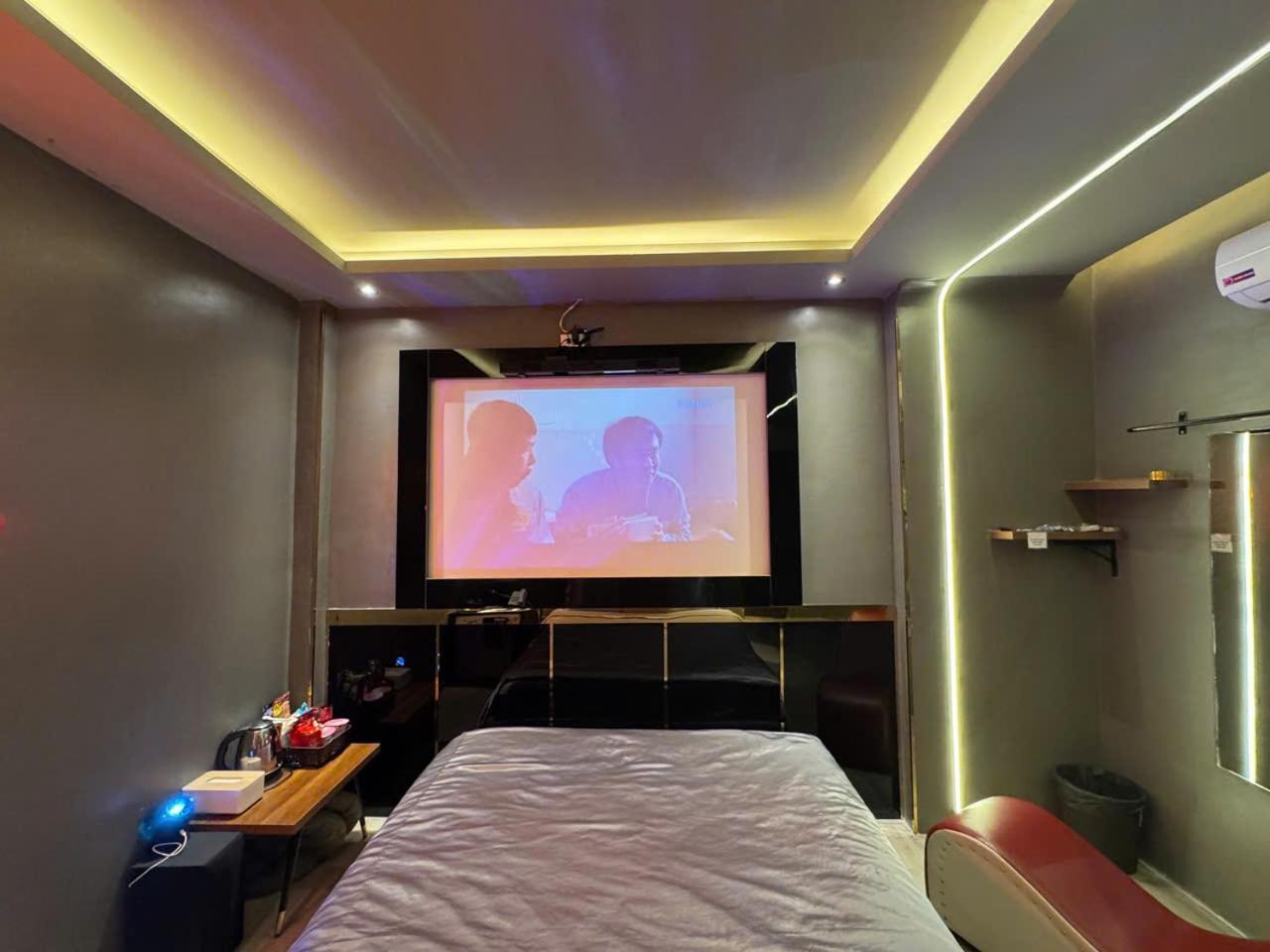 M&H Cinema Hotel Ho Chi Minh City Exterior photo