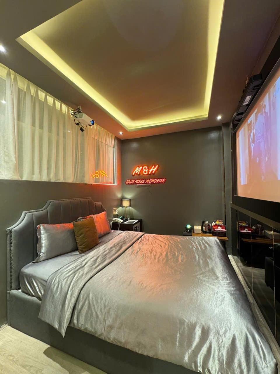 M&H Cinema Hotel Ho Chi Minh City Exterior photo